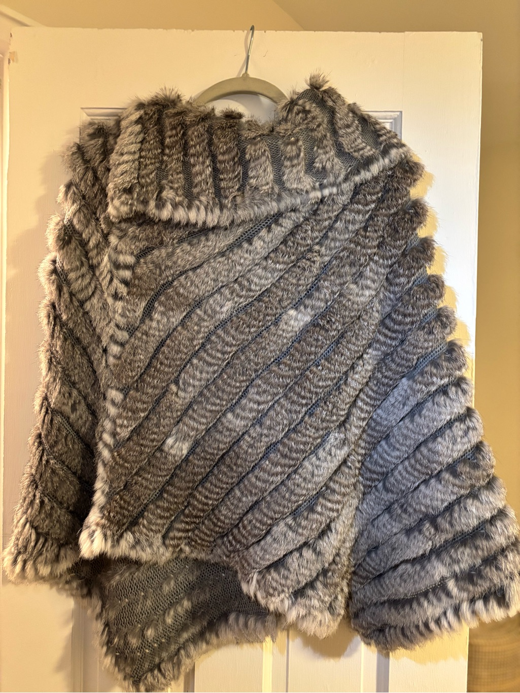 Plush Ribbed Faux Fur Women’s Sweater - Gray